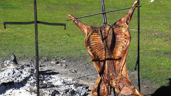 Cinco preguntas para entender qué es el asado a la cruz