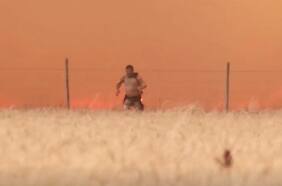 Hombre que intentó salvar a su pueblo del fuego en España y cuyo escape en medio de las llamas se hizo viral ahora lucha por su vida
