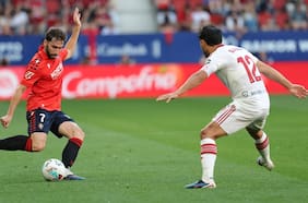 Con Suazo como titular y un suplente Alexis Sánchez: Sevilla pierde en la última jugada ante Osasuna y se hunde en LaLiga