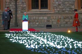 Decenas de miles celebran a Isabel II en jubileo de platino