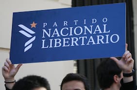Partido Nacional Libertario llega a “La Moneda chica” en medio de las conversaciones para definir si entrarán al gobierno de Kast