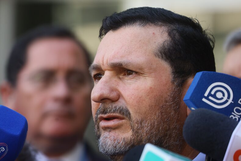 Fiscal Hector Barros da punto de prensa