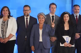 “Yo espero que ojalá se tranquilice”: El llamado de Jara a Kast a pocos minutos del debate Anatel