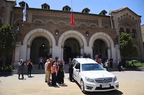 Ministros llegan al velorio de Héctor Noguera en el Campus Oriente: “Muchos vemos en él un maestro que hoy día parte”