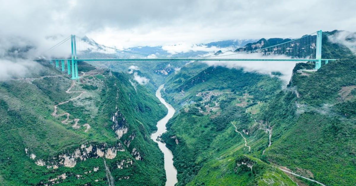China inaugura el puente más alto del mundo: reduce el tiempo para cruzar extremos de dos horas a dos minutos