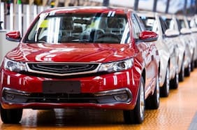 Filial de Santander compra la cartera de créditos automotrices de firma donde participa Penta