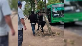 Captan violento asalto a periodista y camarógrafo de Canal 13 en pleno centro de Santiago