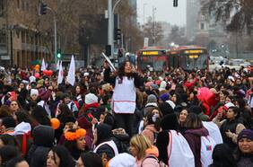 Junaeb llega a acuerdo con manipuladoras de alimentos y se depone el paro nacional: hoy retomarán sus labores