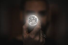 Físico dice que el Universo es un computador gigante y que nuestra vida es solo una simulación