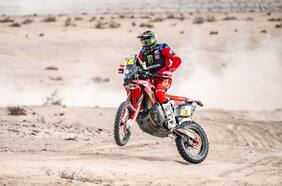 Pablo Quintanilla comienza ganando el prólogo en Abu Dhabi