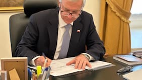 Sin acto, Kast promulga Ley de Reconstrucción: “Chile sigue avanzando también en medio de la emergencia”