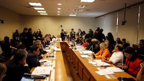 Hacienda se compromete a potenciar crédito al empleo en mujeres y jóvenes, y logra apoyo de la DC y de Carlos Bianchi