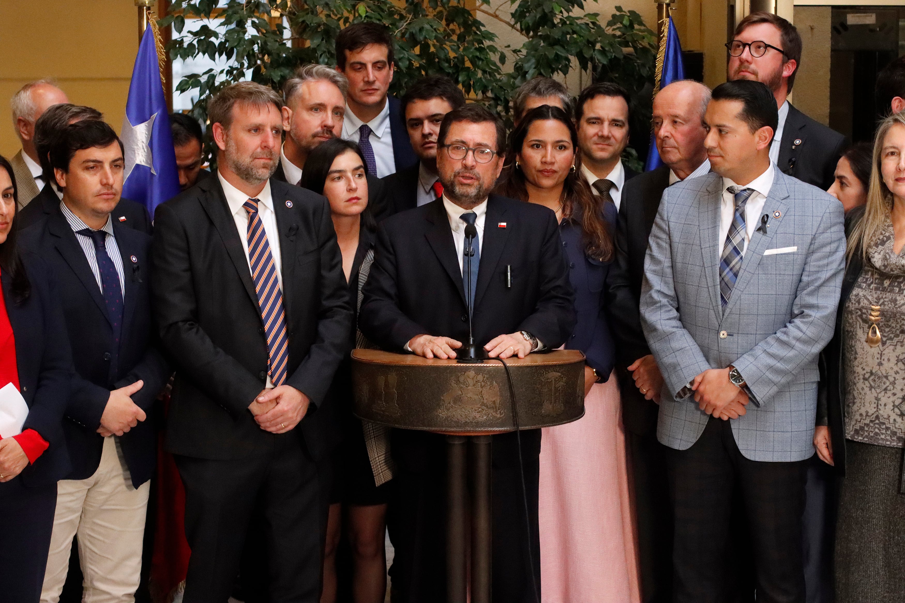 Crece inquietud oficialista por relación con Argentina: parlamentarios llaman a endurecer respuesta