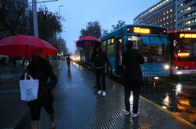 Lluvias abundantes y viento intenso: cuándo comienza el tiempo inestable en Santiago