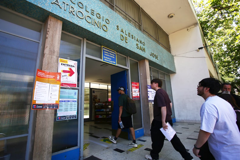Students come to take the PAES test in the municipality of Providencia