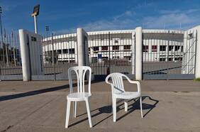 ¿Se viene un tour?: reportan aparición de sillas del álbum de Bad Bunny en distintos estadios del mundo