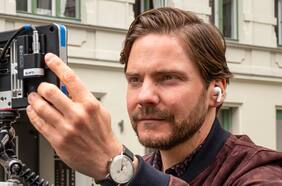 Daniel Brühl vuelve a Chile: actuará en filme basado en La Contadora de Películas
