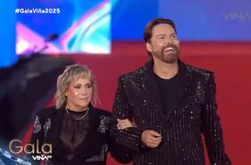 El comediante venezolano George Harris desfiló en la gala del Festival de Viña junto a su madre