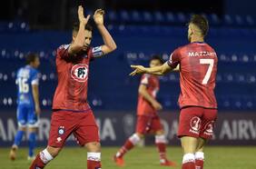 Mazzantti golpea doble a 12 de Octubre y deja más cerca de octavos a Huachipato en la Sudamericana