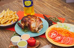 La Pollería: el auténtico sabor del pollo asado a las brasas peruano a domicilio