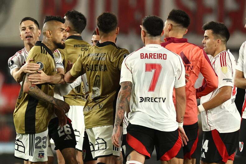 Arturo Vidal was confronted by River Plate players after the final whistle.