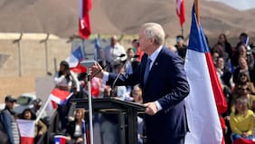 En la recta final, Kast instala tema migratorio en la campaña e instruye a Carter viajar a Arica