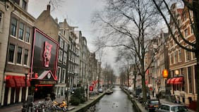 Por qué Ámsterdam prohibió la publicidad de carne en la vía pública