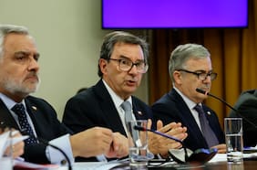 Barros delinea su agenda en Defensa y anuncia reactivación de la discusión por las RUF y extensión de la carrera militar