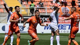 Cobreloa golea a Deportes Recoleta y no se baja de la pelea por el ascenso directo en la Primera B