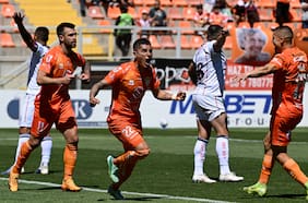 Cobreloa golea a Deportes Recoleta y no se baja de la pelea por el ascenso directo en la Primera B
