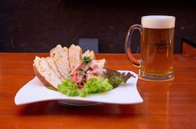 Kunstmann Kneipe, el bar cervecero que llegó a refrescar Plaza Ñuñoa