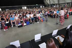 La polémica asignación de becas de especialización médica que enfrenta a universidades y doctores con el Minsal