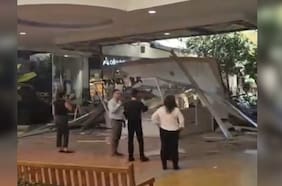 Grave accidente en Quilpué: Parte del techo se derrumbó sobre una tienda en Mall Portal El Belloto