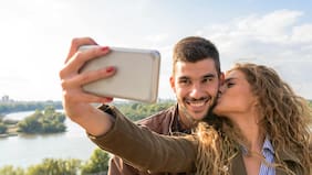 ¿Tener novio “ya no está de moda”? La columna de Vogue que desató el debate en redes sociales