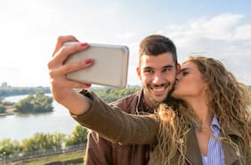 ¿Tener novio “ya no está de moda”? La columna de Vogue que desató el debate en redes sociales