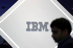 Ganancias trimestrales de IBM caen un 23%, pero anota segundo aumento consecutivo en ventas