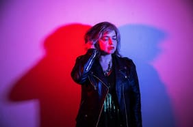 Mariana Enriquez y su experiencia teatral: “Me sentí muy extraña de que viniese gente a ver leer a una escritora”