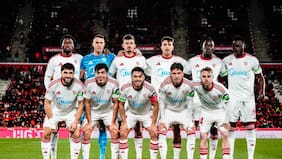 “Ridiculizado y corriendo como un pollo sin cabeza”: las críticas que golpean al Sevilla de Gabriel Suazo y Alexis Sánchez