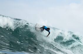 Guillermo Satt se mete en octavos del Quiksilver/Roxy Iquique Pro Surf 2022