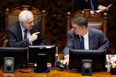 Ossandón acusa a exsecretario de presunta falsificación de instrumento público en tensa sesión de la Cámara Alta