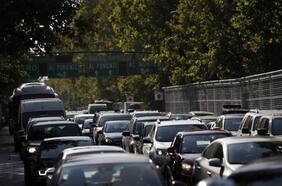 G-7 apunta a un cambio ambicioso a automóviles eléctricos y se aleja del petróleo