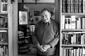 Mario Benedetti, el regreso del existencialismo a nuestra medida y la poesía de buen corazón