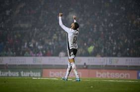 A la caza de Paredes y Barrios: Juan Martín Lucero entra a la lista de los mejores delanteros de Colo Colo en los últimos 15 años