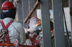 Empleo privado repunta en diciembre sostenido por trabajos informales y por empresas de menor tamaño