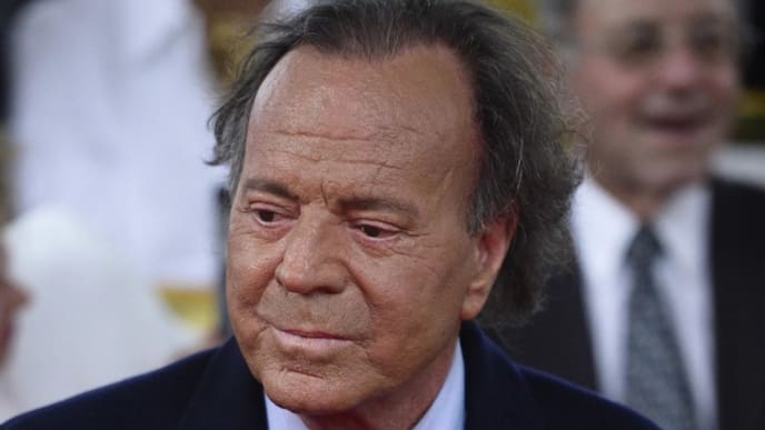 Julio Iglesias se ve envuelto en el mayor escándalo de su carrera tras acusaciones de agresión sexual y divide a España