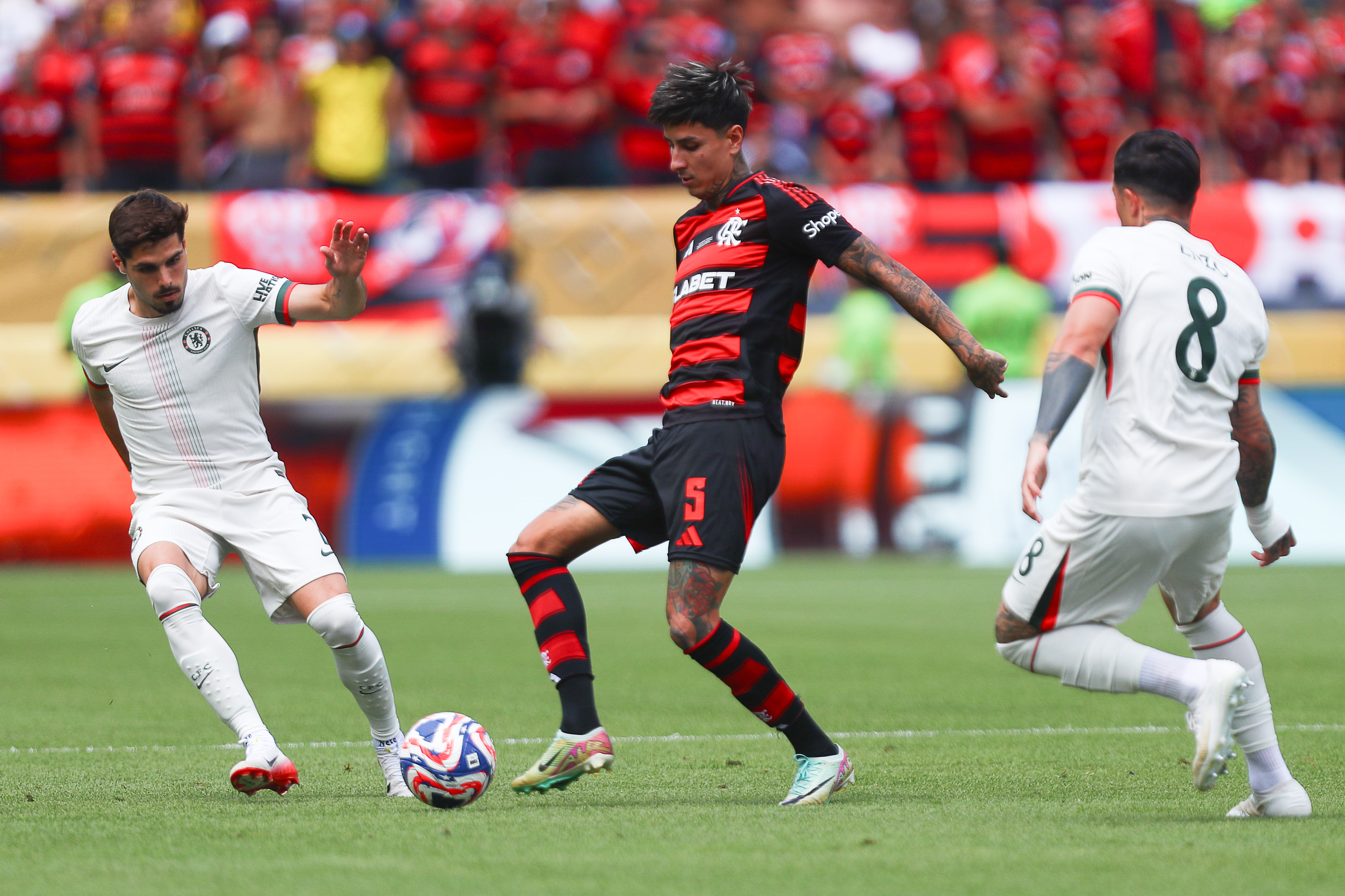 “Un líder dentro y fuera de la cancha”: Erick Pulgar vuelve a jugar después de más de tres meses en goleada de Flamengo