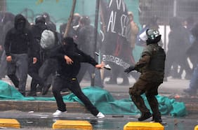 Marcha Confech: Codina informa de 35 detenidos por disturbios y afirma que joven herida habría sido alcanzada por piedra de manifestantes