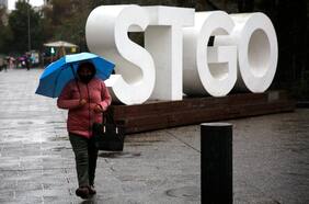 Un sistema frontal errático: anuncian las lluvias más abundantes en Santiago en casi un año