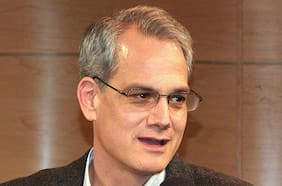 Norton Editorial anuncia que descontinuará biografía de Roth por acusaciones de abusos contra autor