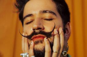 ¿Por qué Camilo tiene ese bigote?